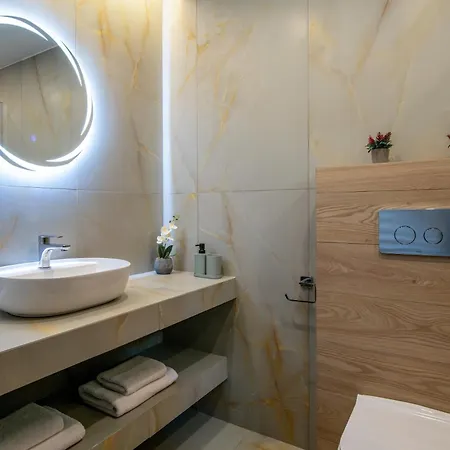 Luxury Konmar Lofts Apartment
